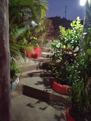 Romantisches Zimmer, Balkon, Bergblick | Terrasse/Patio