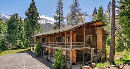 Sierra Vista Room 8 Camp Nelson Lodge, Remote Stay