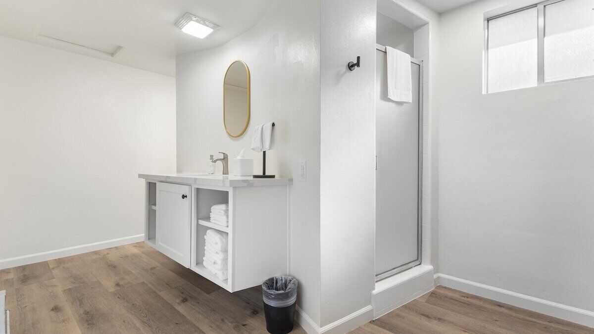 Shower, hair dryer, towels, shampoo