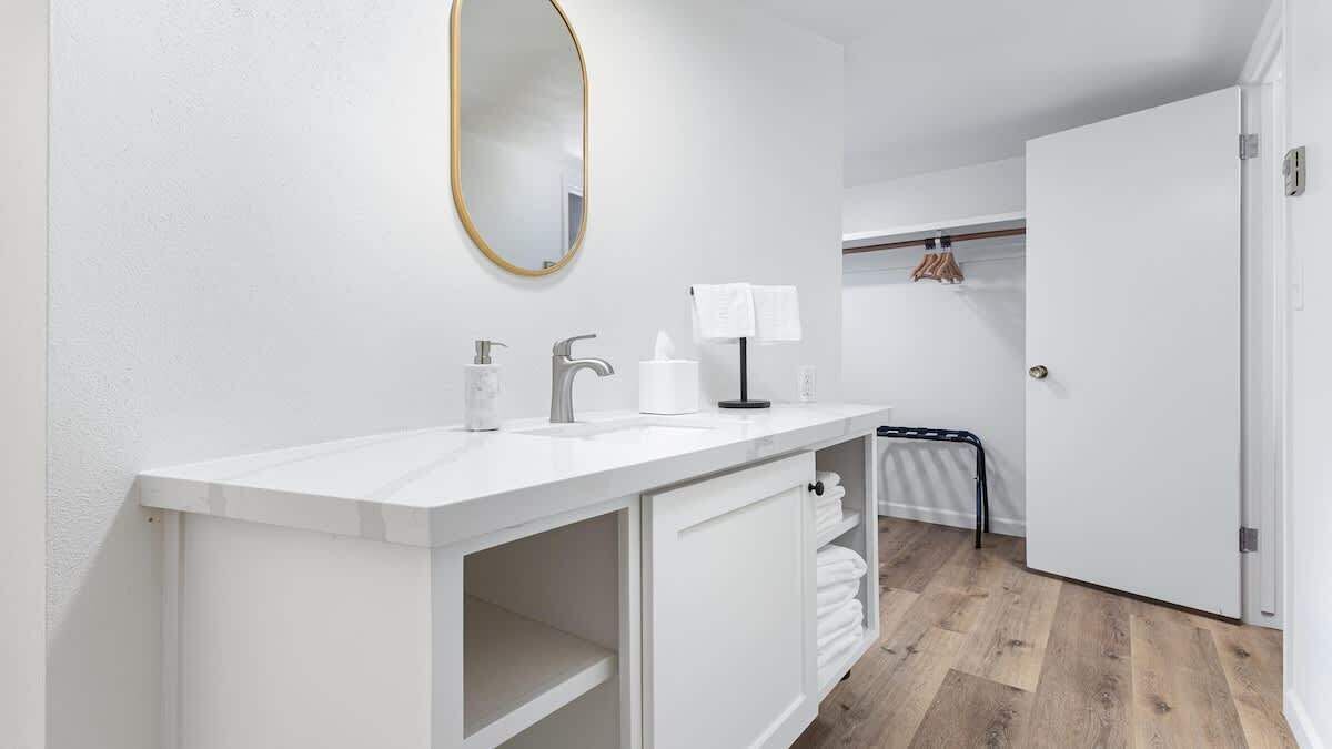 Bruser, hårtørrer, håndklæder