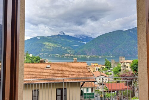 Flat near Rezzonico Castle ( CASA SOFI)