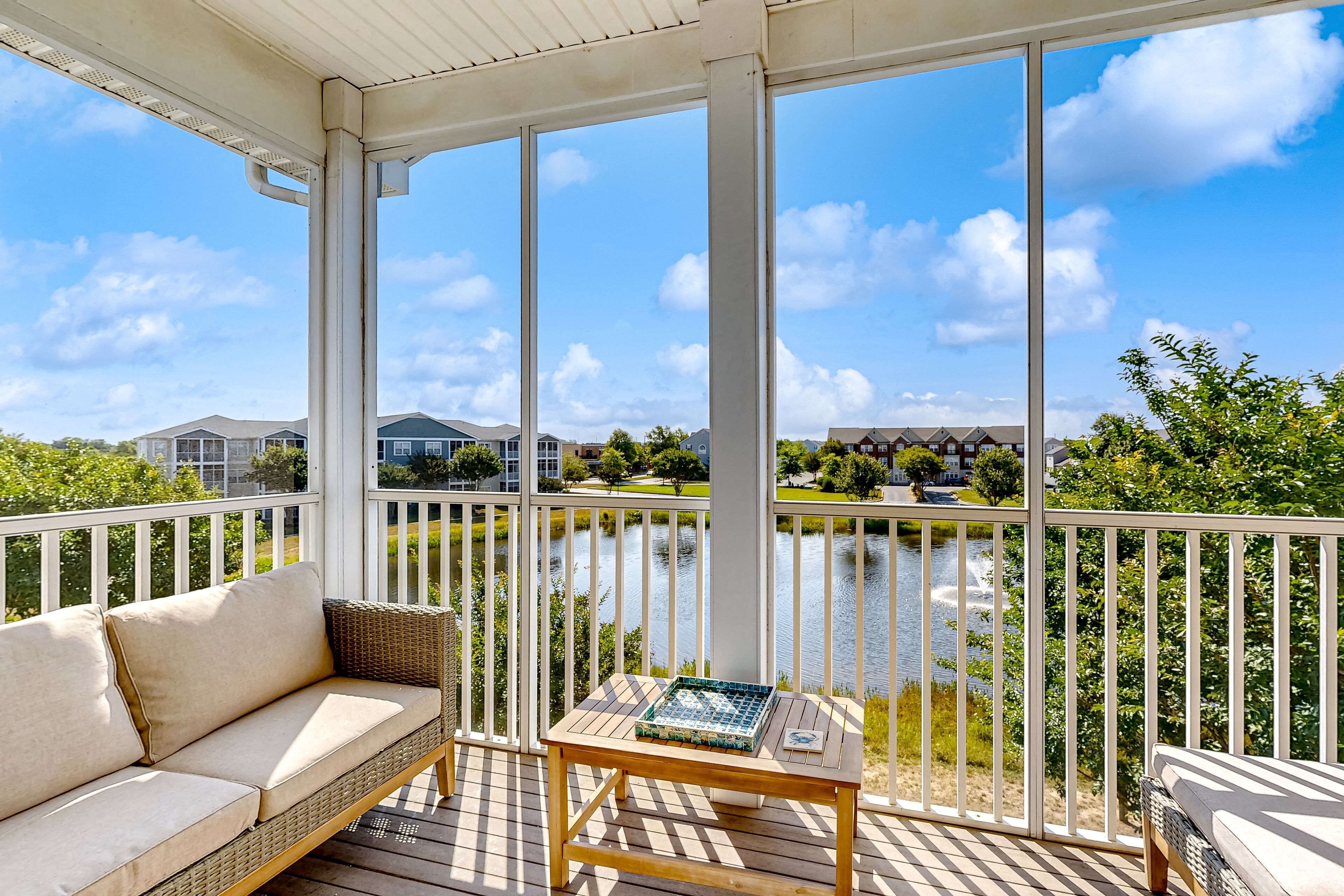Picturesque Condo w/ stunning balcony views, shared pool, dog friendly