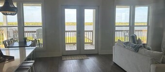 Beautiful camp in Angler Bay! Come enjoy the best of Hackberry.