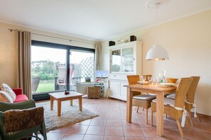 Dining - Am Dorfteich - 2 Zimmer App. mit Einzigartigem Seeblick, Stellplatz, Wlan, Haustiere Erlaubt (Wenningstedt)