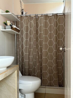 Towels, soap, shampoo, toilet paper - Casita Acogedora de Estreno (Grocio Prado)