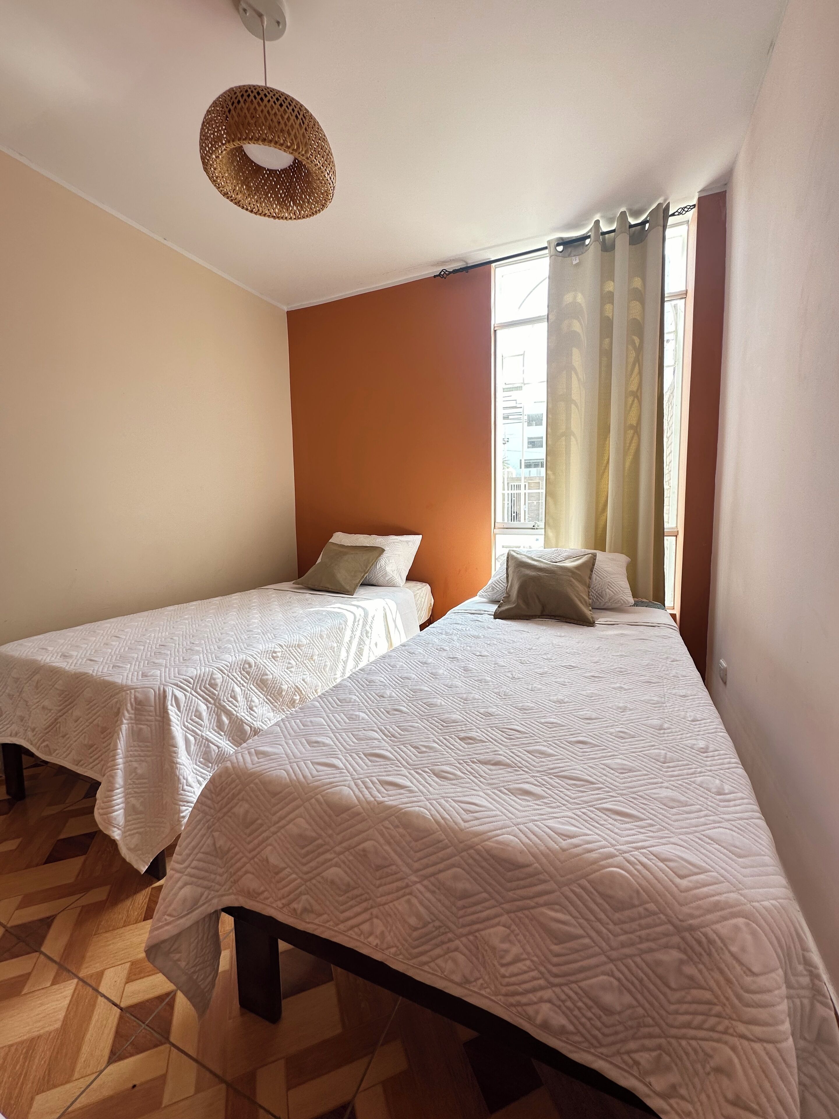 2 quartos, ferros/tábuas de passar roupa, Wi-Fi, roupa de cama