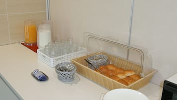 Petit déjeuner buffet (1000 JPY par personne)