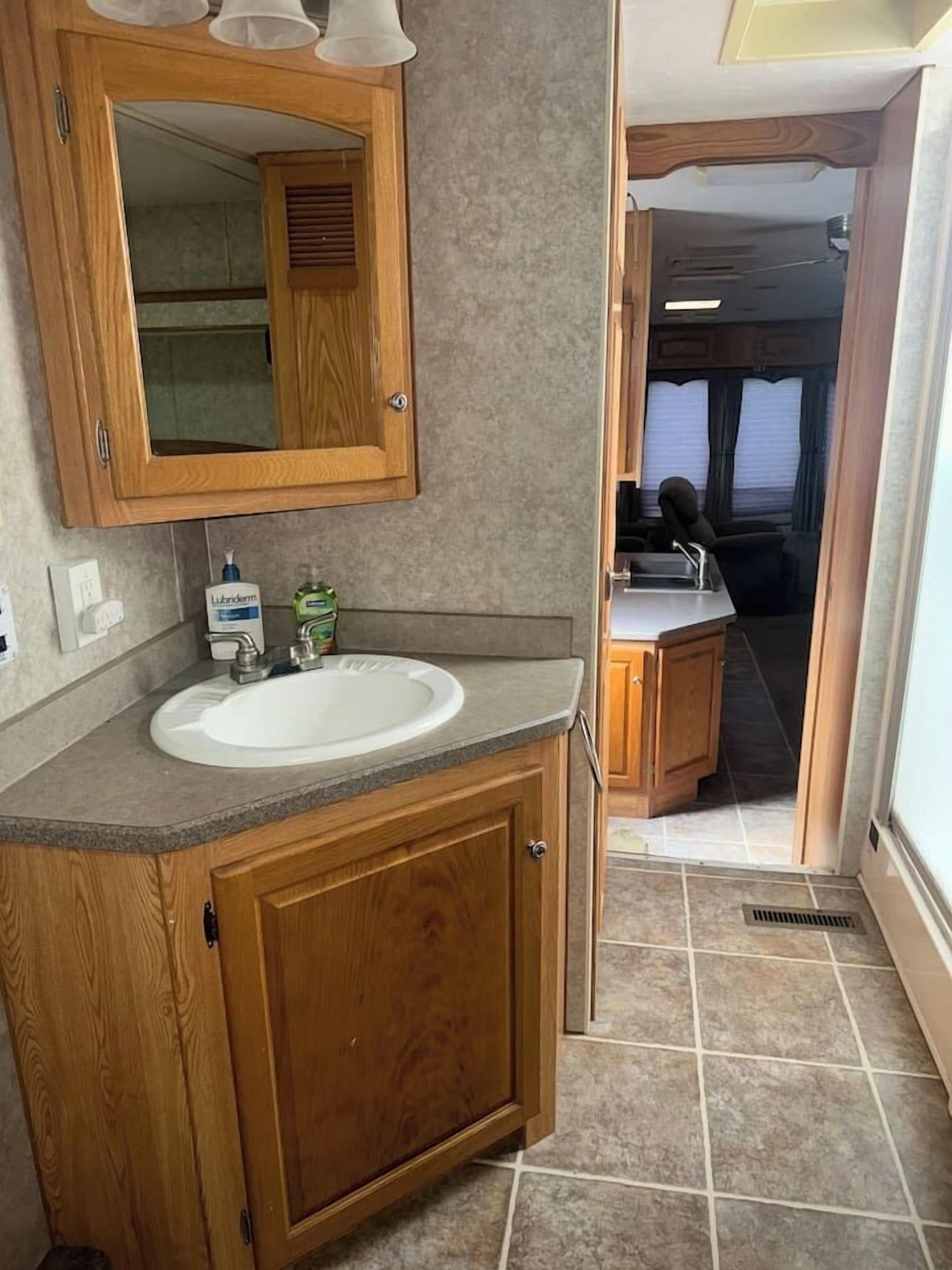 淋浴设施、吹风机、毛巾