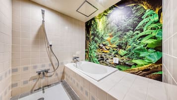 Deluxe-huone | Kylpyhuone | Erillinen kylpyamme ja suihku, hiustenkuivaaja, tohvelit, pyyhkeet