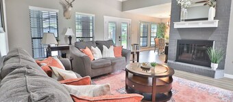 6.6 miles to Texas A&M University! Great Beds, Quality Bedding, and Super Clean!