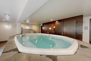 Interior - Mountain view condo with pool & hot tub, next to golf course/Nordic center (Vail)