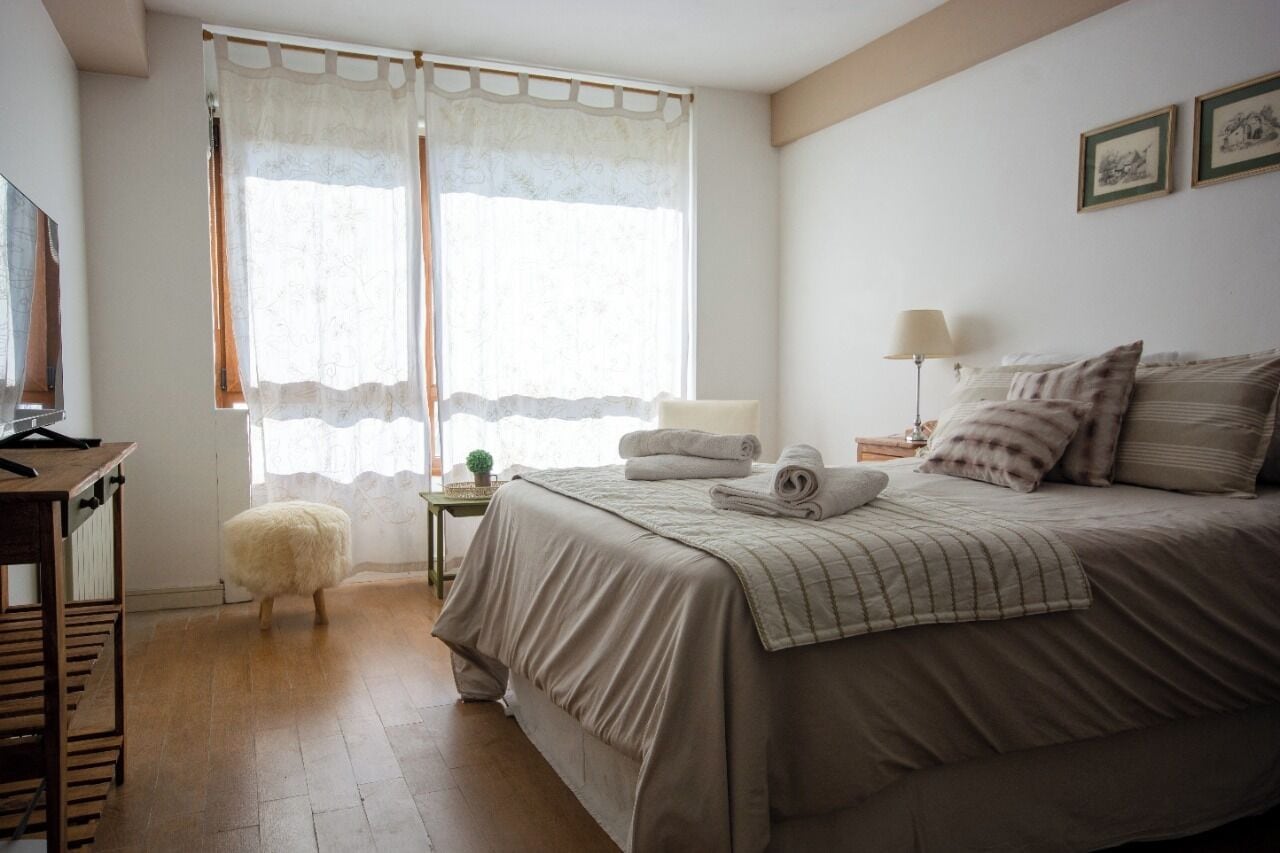 1 多间卧室、熨斗/熨衣板、免费 WiFi、床单