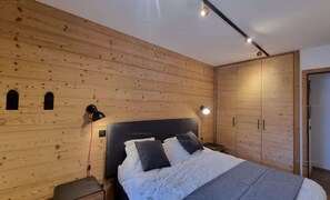 4 室のベッドルーム、WiFi (無料)