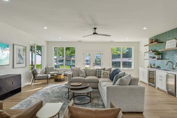 Smart TV, table tennis