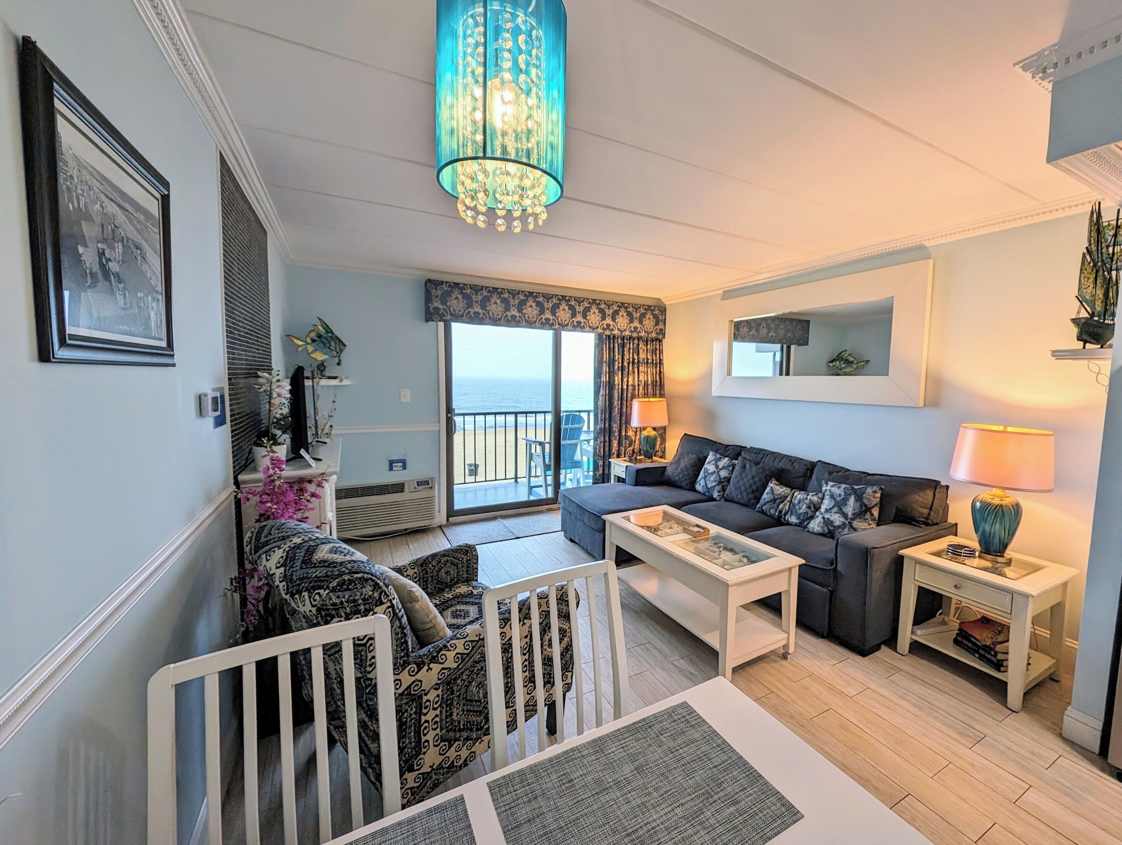 Smart-TV, peis og bøker