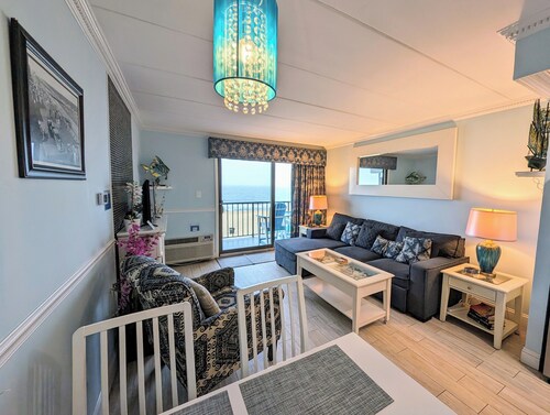 Beautiful Oceanfront Condo on Boardwalk, Amazing Ocean Views, Prime Location!