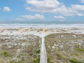 On the beach - Resort Condo w/Beach Access, Balcony, Lagoon Pool (Saint Augustine)