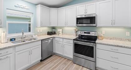 3/2 Home Walk to Beach, Biking,Golf,Games, Firepit