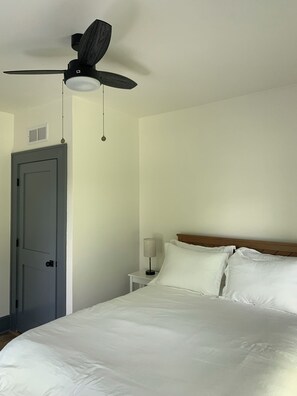 2 habitaciones, tabla de planchar con plancha, wifi y ropa de cama 