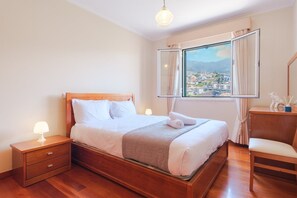 1 soverom, strykejern/-brett, internettilgang og sengetøy