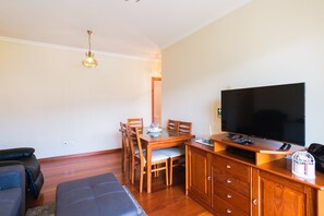 TV - GuestReady - A view to Funchal paradise (Funchal)