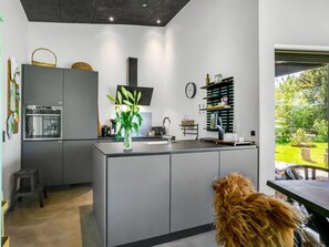 Fridge, microwave, dishwasher, cookware/dishes/utensils