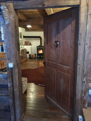 Interior - Holiday Home 'Evelyn's Hütte' with Mountain View, Private Terrace and Wi-Fi (Schwarzenberg)