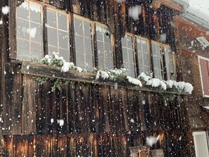 Exterior detail - Holiday Home 'Evelyn's Hütte' with Mountain View, Private Terrace and Wi-Fi (Schwarzenberg)