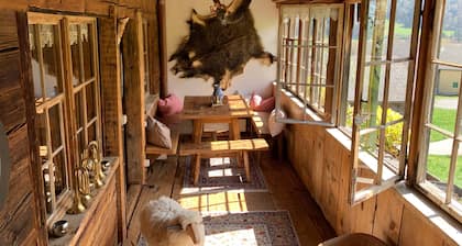 Ferienhaus 'Evelyn's Hütte' mit Bergblick, privater Terrasse und WLAN