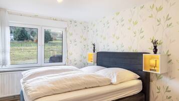 1 bedroom, bed sheets