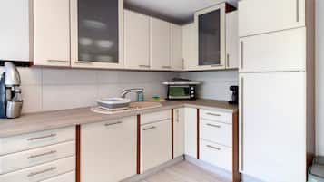 Réfrigérateur, four, plaque de cuisson, lave-vaisselle