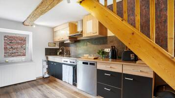 Frigorífic, microones, forn i placa de cuina