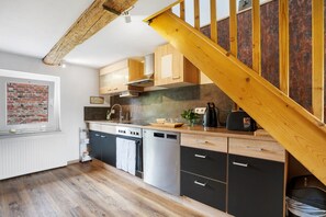 Fridge, microwave, oven, stovetop - Holiday Apartment 'Wünsch Dir Was' (Großweitzschen)