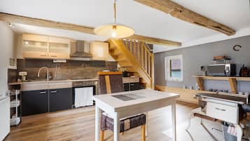 Frigorífic, microones, forn i placa de cuina