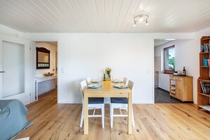 Dining - Holiday Apartment 'Käppeleblick' with Mountain View, Private Terrace and Wi-Fi (Bernau im Schwarzwald)