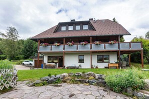 Exterior - Holiday Apartment 'Käppeleblick' with Mountain View, Private Terrace and Wi-Fi (Bernau im Schwarzwald)