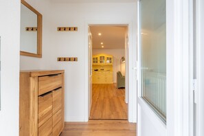 Interior - Apartment 'Ferienhof Paulsen - Seeschwalbe' with Private Terrace and Wi-Fi (Pellworm)