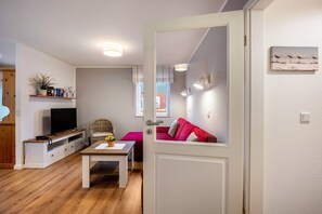 TV, tavolo da ping pong, impianto stereo