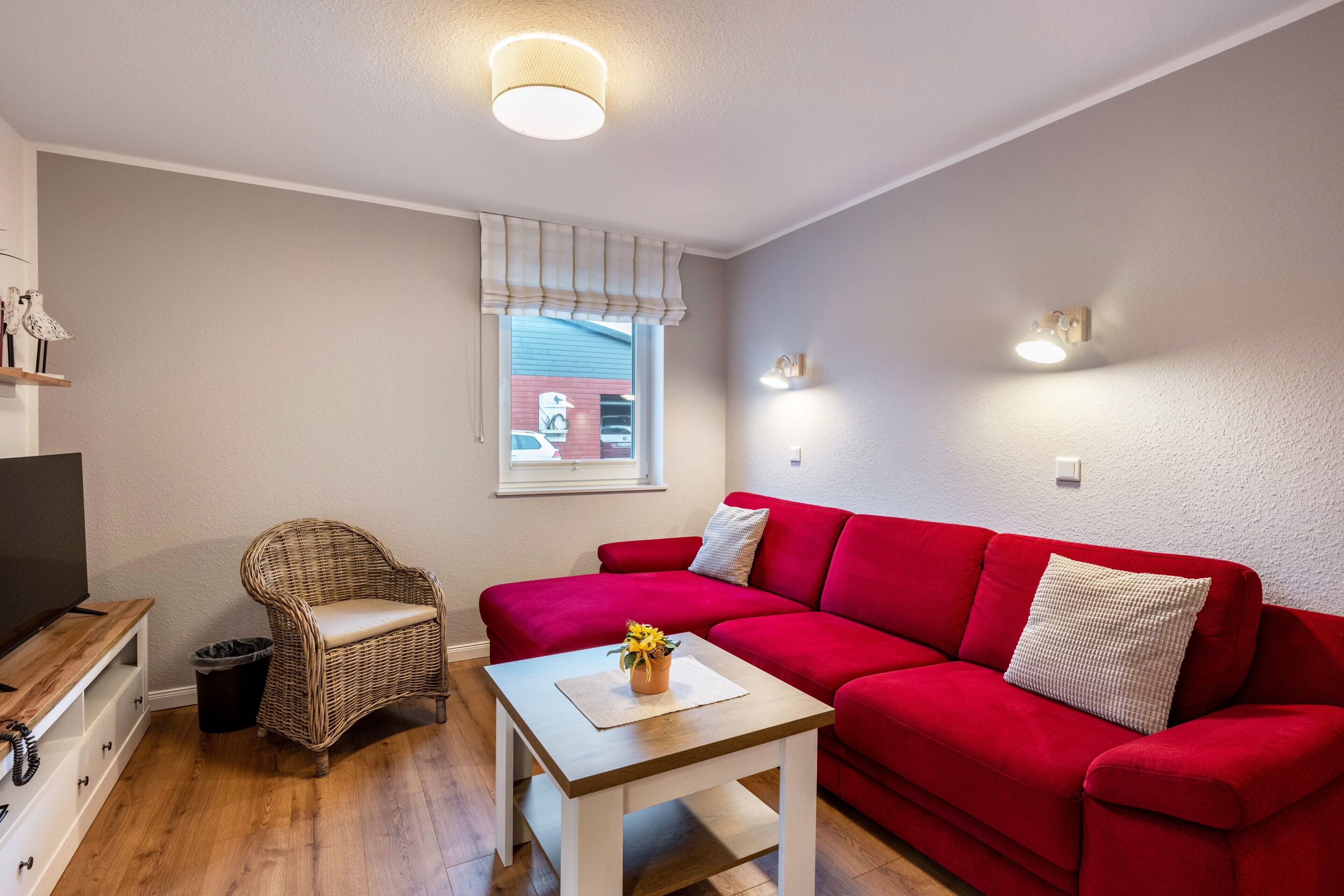 Fernseher, Tischtennisplatte, Stereoanlage