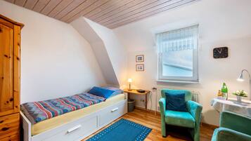 1 habitación, tabla de planchar con plancha, wifi gratis y ropa de cama