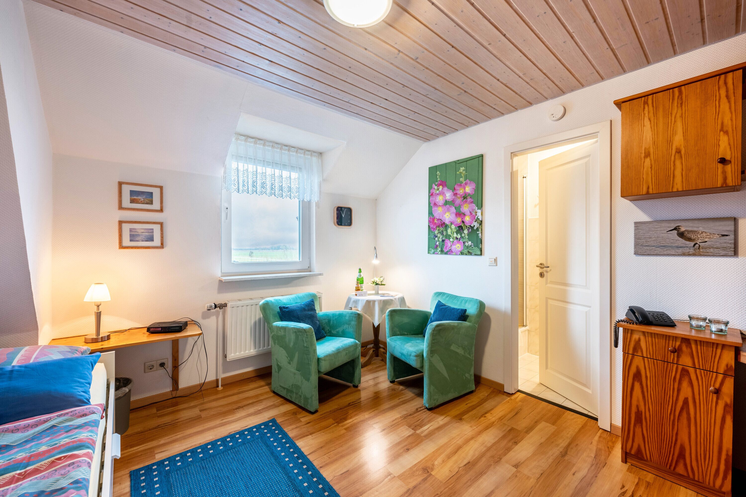 1 habitación, tabla de planchar con plancha, wifi gratis y ropa de cama 