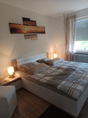 3 habitaciones, escritorio, tabla de planchar con plancha y wifi gratis 