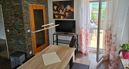 Ferienwohnung 'Die Wohnung Stein' mit privatem Garten, Balkon und WLAN