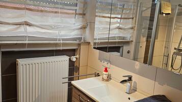 Shower, free toiletries, hair dryer, towels