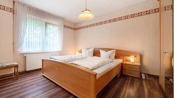 1 bedroom, free WiFi, bed sheets