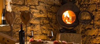 Holiday Home 'Muskatellerhaus' with Shared Pool, Private Terrace and Wi-Fi