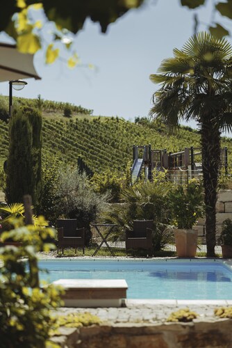 Ferienwohnung 'Ferienwohnung Gutedel' mit Gemeinschaftspool, Gemeinschaftsgarten und WLAN