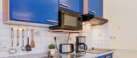 Fridge, microwave, stovetop, coffee/tea maker