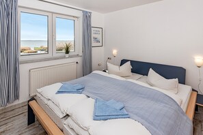 1 bedroom, free WiFi, bed sheets - Apartment 'Typ A Erster Stock' with Lake View, Shared Terrace and Wi-Fi (Loddin)