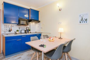 Dining - Apartment 'Typ A Erster Stock' with Lake View, Shared Terrace and Wi-Fi (Loddin)